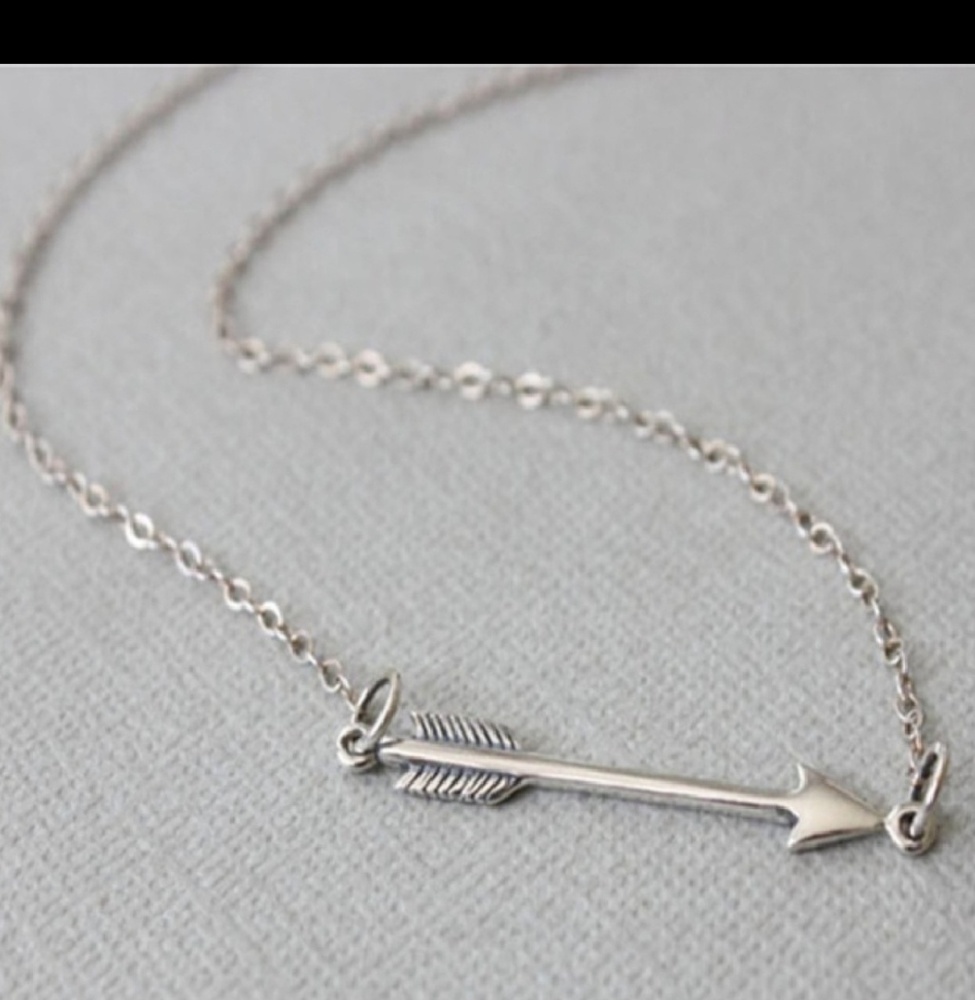 🖤1 LEFT🖤   💛 Arrow necklace - Picture 2 of 3